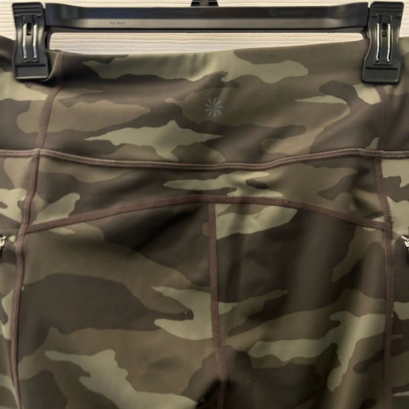 ! ATHLETA Camo Leggings size M - Picture 3 of 6